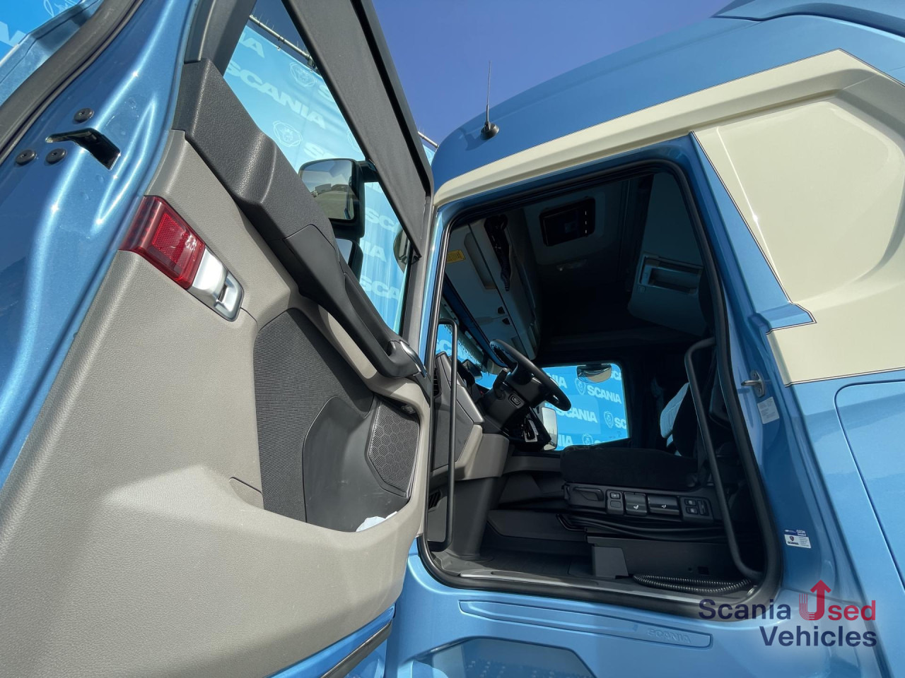 SCANIA R 410 A4x2NA RETARDER LED LNG SMART 2 P-AIRCO - Trattore stradale: foto 4 SCANIA R 410 A4x2NA RETARDER LED LNG SMART 2 P-AIRCO - Trattore stradale: foto 4