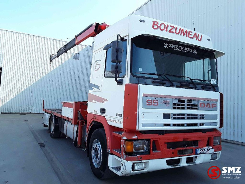 DAF 95 360 palfinger pk 080-3 - Autocarro con pianale/ Cassone fisso, Camion con gru: foto 1 DAF 95 360 palfinger pk 080-3 - Autocarro con pianale/ Cassone fisso, Camion con gru: foto 1