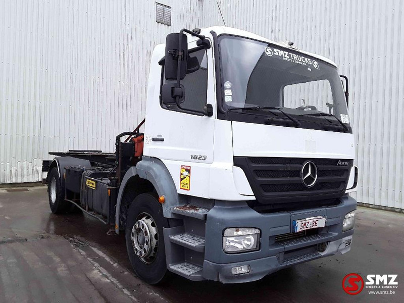 Mercedes-Benz Axor 1823 Palfinger pk4501 - Autocarro con pianale/ Cassone fisso, Camion con gru: foto 1 Mercedes-Benz Axor 1823 Palfinger pk4501 - Autocarro con pianale/ Cassone fisso, Camion con gru: foto 1