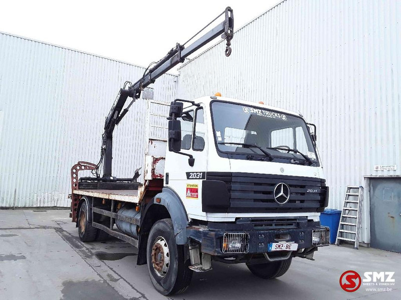 Mercedes-Benz SK 1831 hiab 090 lames - Autocarro con pianale/ Cassone fisso, Camion con gru: foto 1 Mercedes-Benz SK 1831 hiab 090 lames - Autocarro con pianale/ Cassone fisso, Camion con gru: foto 1