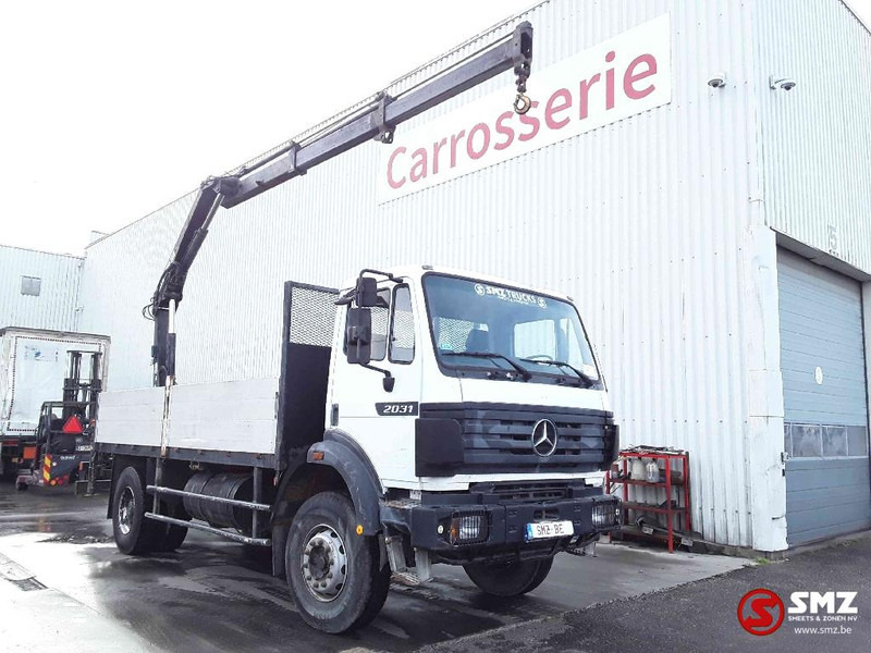 Mercedes-Benz SK 2031 lames manual - Autocarro con pianale/ Cassone fisso, Camion con gru: foto 1 Mercedes-Benz SK 2031 lames manual - Autocarro con pianale/ Cassone fisso, Camion con gru: foto 1