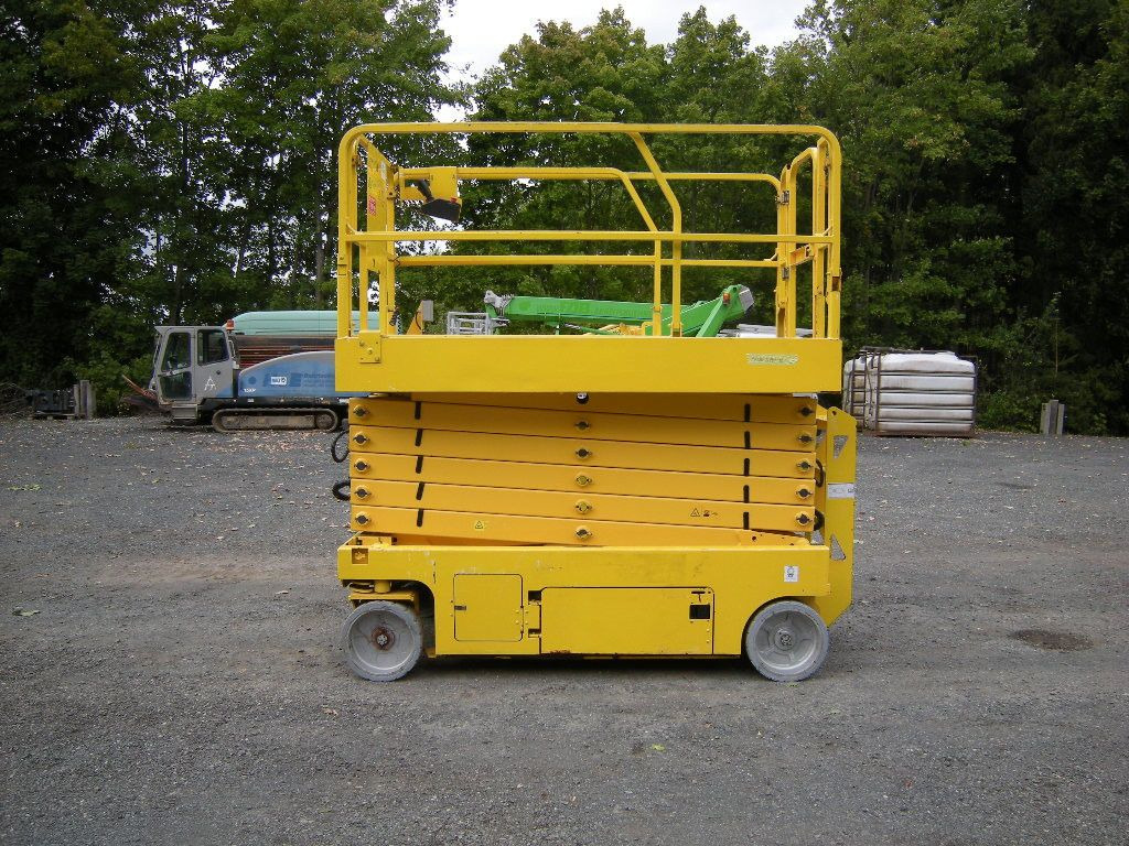 Piattaforma autocarrata Genie GS 4047 Scherenarbeitsbühne Genie 14 m: foto 23