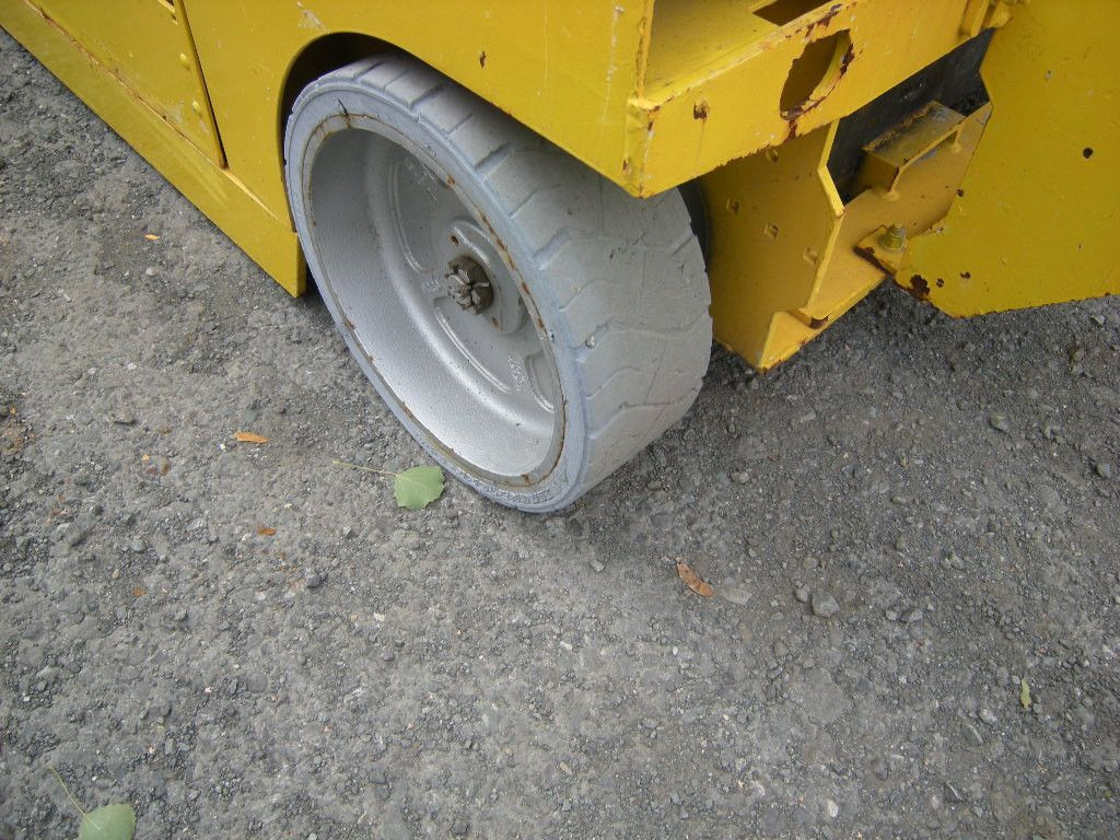 Piattaforma autocarrata Genie GS 4047 Scherenarbeitsbühne Genie 14 m: foto 11