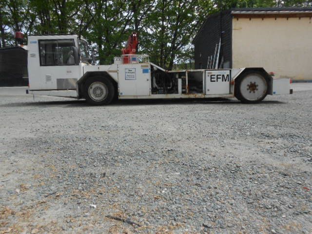 MAN AM110 Flugzeugschlepper MAN AM110 Flugzeugschlepper - Trattore push-back: foto 5 MAN AM110 Flugzeugschlepper MAN AM110 Flugzeugschlepper - Trattore push-back: foto 5