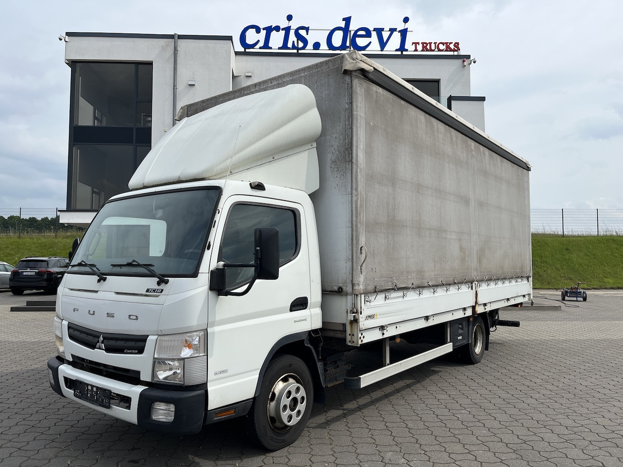 FUSO Canter 7C18 4x2 Ladebordwand Getriebeschaden - Furgone centinato: foto 1 FUSO Canter 7C18 4x2 Ladebordwand Getriebeschaden - Furgone centinato: foto 1