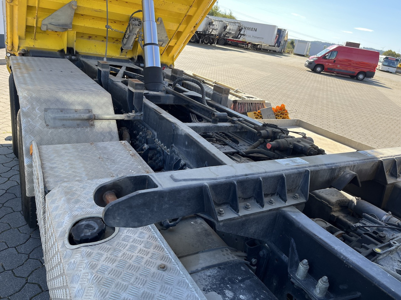 MAN TGS 28.480 6x4 4x4 Dreiseitenkipper Allrad Liftachse - Autocarro ribaltabile: foto 3 MAN TGS 28.480 6x4 4x4 Dreiseitenkipper Allrad Liftachse - Autocarro ribaltabile: foto 3