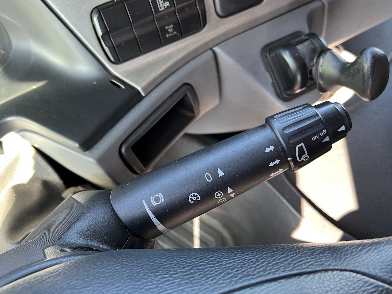 Mercedes-Benz 2541 6x2 Atlas 135.2E Pritsche 8,20 m Ausziehbar - Camion centinato, Camion con gru: foto 2 Mercedes-Benz 2541 6x2 Atlas 135.2E Pritsche 8,20 m Ausziehbar - Camion centinato, Camion con gru: foto 2