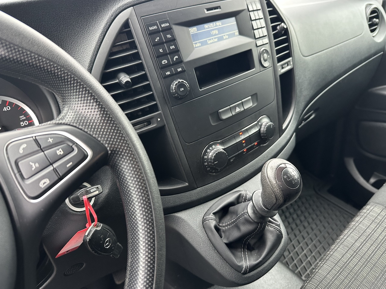 Mercedes-Benz Vito 111 CDI 9 Sitzer BT FSE Klima Tempomat Radio - Pulmino: foto 5 Mercedes-Benz Vito 111 CDI 9 Sitzer BT FSE Klima Tempomat Radio - Pulmino: foto 5