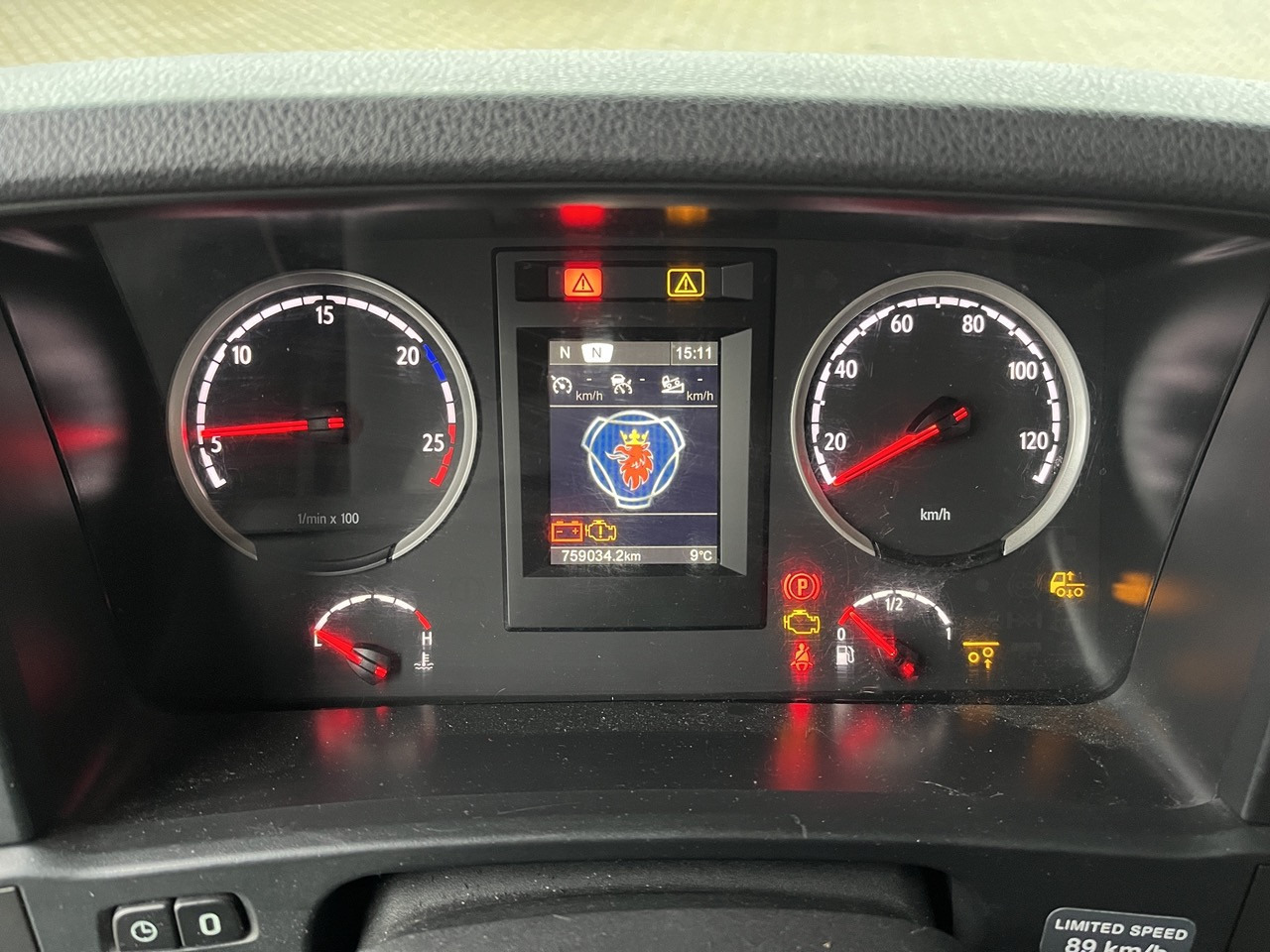 Scania R 450 6x2 Geränke Lenkachse Retarder - Autocarro trasporto di bevande: foto 5 Scania R 450 6x2 Geränke Lenkachse Retarder - Autocarro trasporto di bevande: foto 5