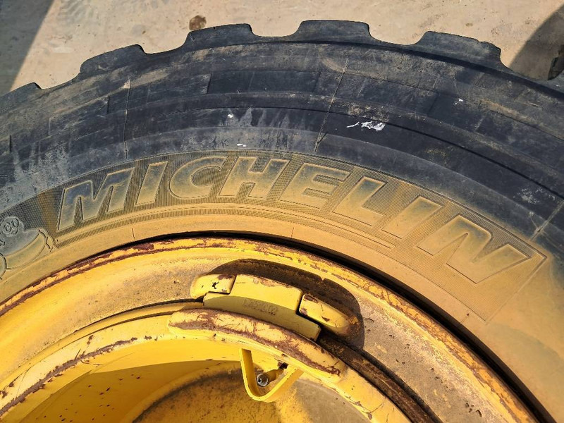 Komatsu WA380 4x RIM ASSY 423-30-62201 - Cerchi e pneumatici per Macchina da cantiere: foto 4 Komatsu WA380 4x RIM ASSY 423-30-62201 - Cerchi e pneumatici per Macchina da cantiere: foto 4