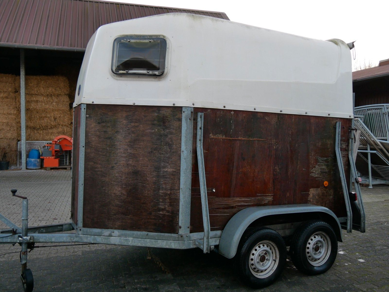 Rimorchio trasporto bestiame Holz Poly 2 Pferde: foto 7 Rimorchio trasporto bestiame Holz Poly 2 Pferde: foto 7