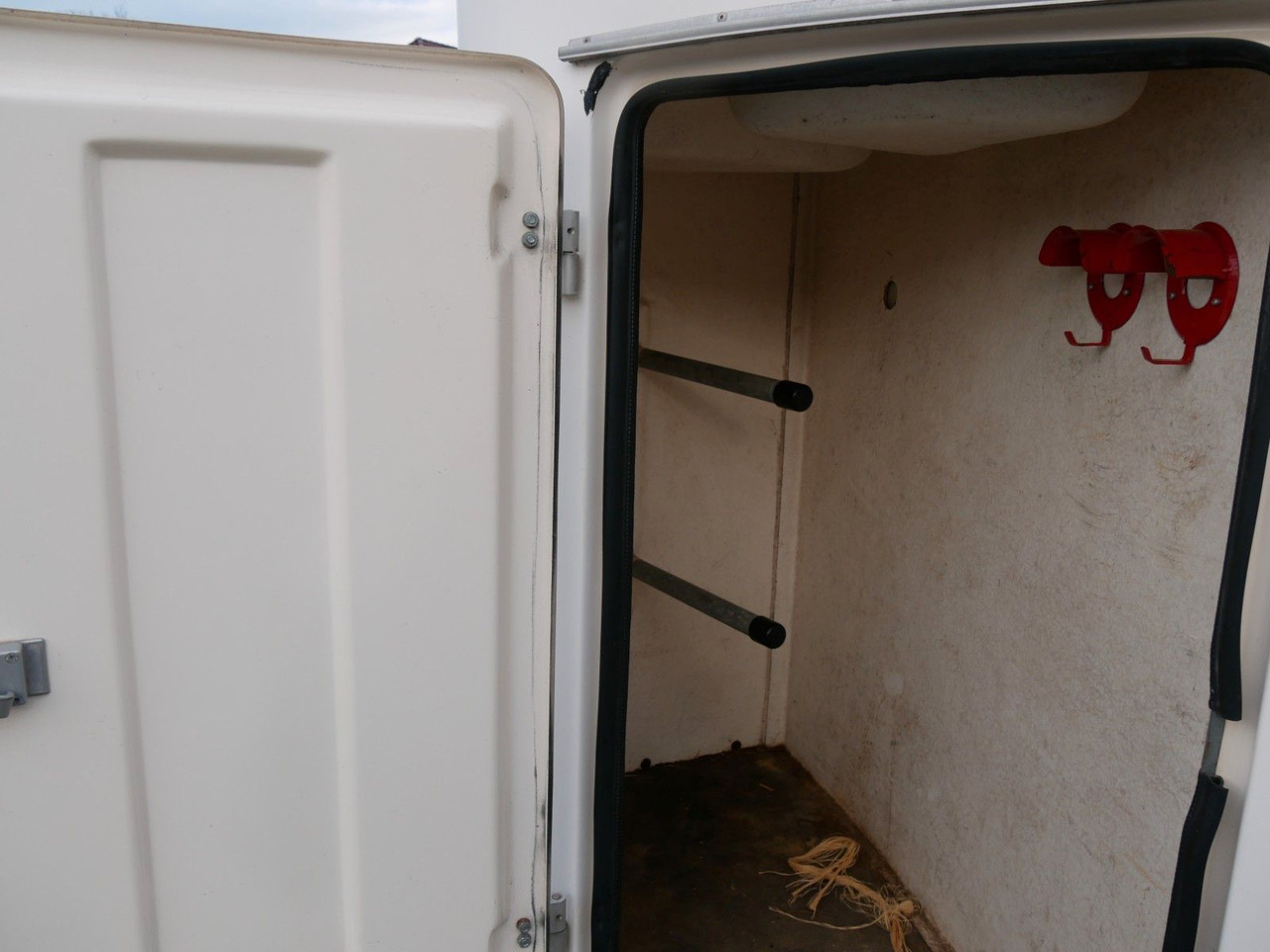 Sluis Vollpoly 2 Pferde mit Sattelkammer - Rimorchio trasporto bestiame: foto 3 Sluis Vollpoly 2 Pferde mit Sattelkammer - Rimorchio trasporto bestiame: foto 3