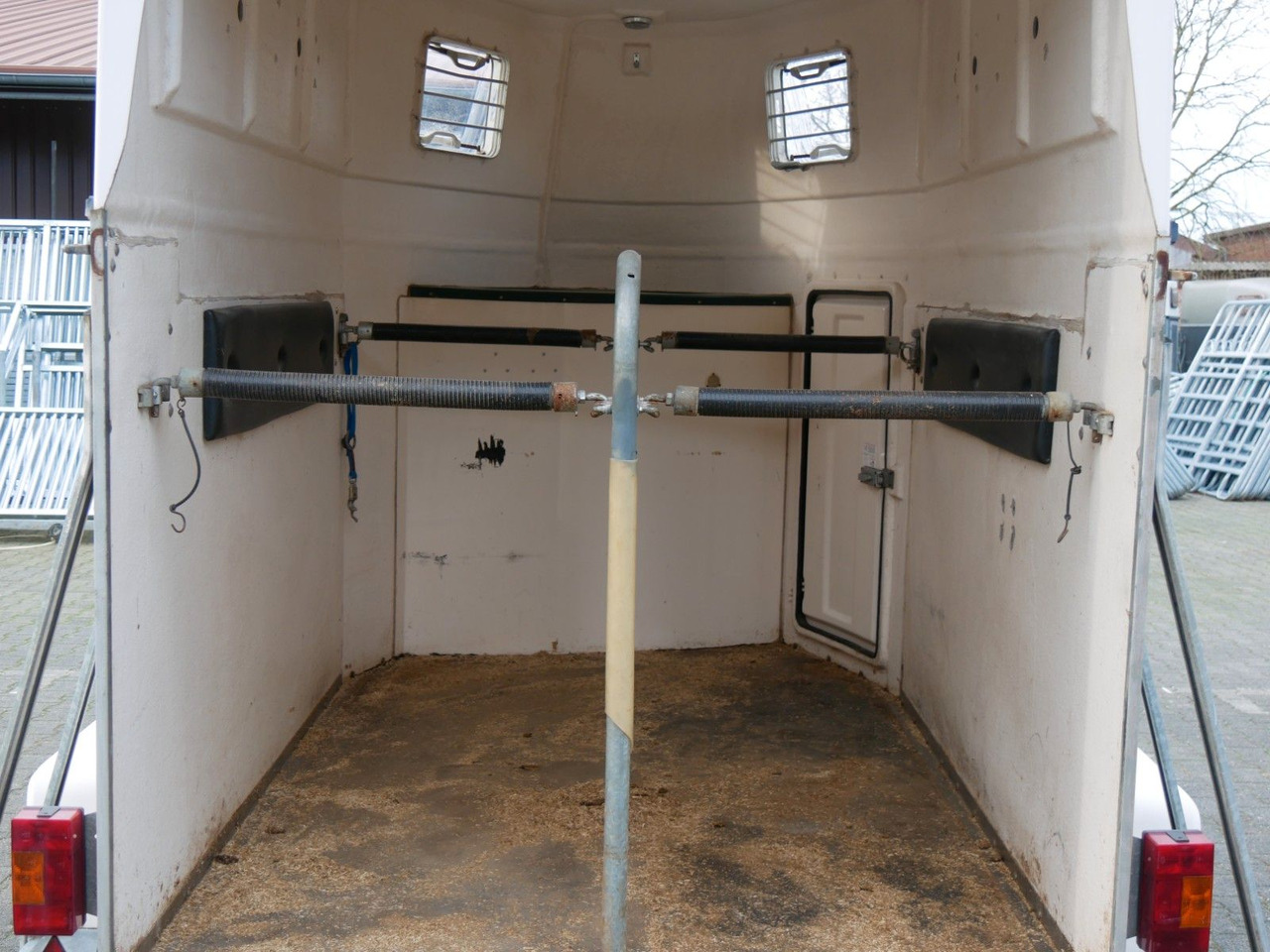 Sluis Vollpoly 2 Pferde mit Sattelkammer - Rimorchio trasporto bestiame: foto 5 Sluis Vollpoly 2 Pferde mit Sattelkammer - Rimorchio trasporto bestiame: foto 5