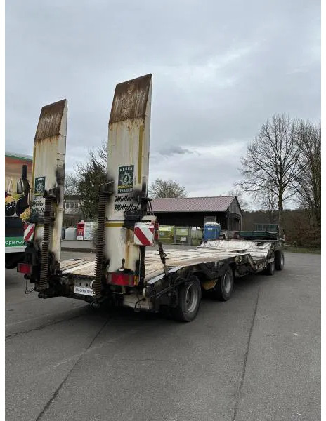 Müller-Mitteltal T4 4-Achs Tieflader Radmulden luftgefedert T4 4-Achs Tieflader Radmulden luftgefedert - Rimorchio pianale ribassato: foto 4 Müller-Mitteltal T4 4-Achs Tieflader Radmulden luftgefedert T4 4-Achs Tieflader Radmulden luftgefedert - Rimorchio pianale ribassato: foto 4