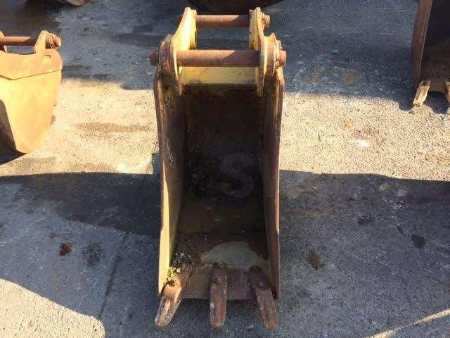 CATERPILLAR 430mm - type tractopelle - Benna per escavatore: foto 3 CATERPILLAR 430mm - type tractopelle - Benna per escavatore: foto 3