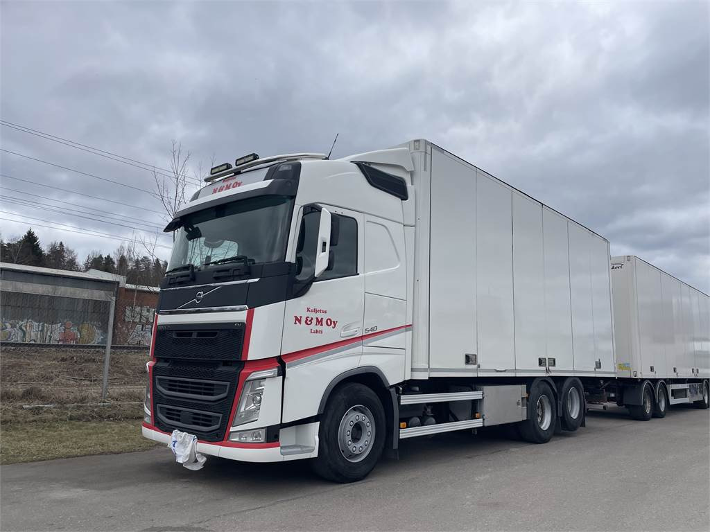 Volvo FH - Autocarro furgonato: foto 1 Volvo FH - Autocarro furgonato: foto 1