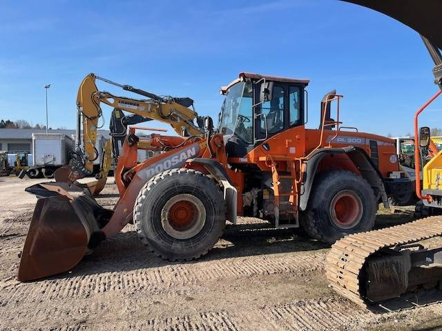 Doosan DL 300-3 (12005349) - Pala gommata: foto 1 Doosan DL 300-3 (12005349) - Pala gommata: foto 1