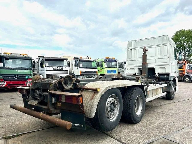 DAF 95.480 XF SPACECAB 6x2 WITH HOOK-ARM SYSTEM (EURO 3 / ZF16 MANUAL GEARBOX / ZF-INTARDER / STEEL-/AIR SUSPENSION / AIRCONDITIONIN - Autocarro scarrabile: foto 3 DAF 95.480 XF SPACECAB 6x2 WITH HOOK-ARM SYSTEM (EURO 3 / ZF16 MANUAL GEARBOX / ZF-INTARDER / STEEL-/AIR SUSPENSION / AIRCONDITIONIN - Autocarro scarrabile: foto 3