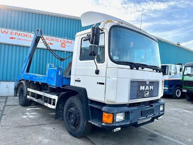 MAN 18 .232 (6 CILINDER) M90 WITH TELESCOPIC CONTAINER SYSTEM (8 GEARS MANUAL GEARBOX / EURO 1 (MECHANICAL PUMP AND INJECTORS)) - Autocarro multibenna: foto 2 MAN 18 .232 (6 CILINDER) M90 WITH TELESCOPIC CONTAINER SYSTEM (8 GEARS MANUAL GEARBOX / EURO 1 (MECHANICAL PUMP AND INJECTORS)) - Autocarro multibenna: foto 2