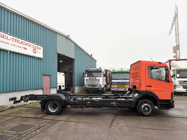 Mercedes-Benz Atego 823L DAY CAB (6-CILINDER) 4x2 CHASSIS (MANUAL GEARBOX / SPER DIFFERENTIAL / 6-CILINDER ENGINE) - Autocarro telaio: foto 4 Mercedes-Benz Atego 823L DAY CAB (6-CILINDER) 4x2 CHASSIS (MANUAL GEARBOX / SPER DIFFERENTIAL / 6-CILINDER ENGINE) - Autocarro telaio: foto 4