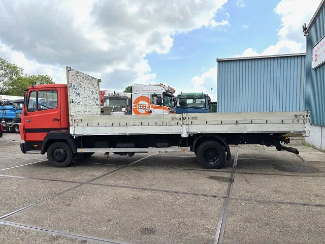 Mercedes-Benz LK 814 (6-CILINDER) WITH OPEN (TENT) BOX & ALUMNIUM SIDE BORDS (MANUAL GEARBOX / 3TH SEAT IN CABIN) - Autocarro con pianale/ Cassone fisso: foto 5 Mercedes-Benz LK 814 (6-CILINDER) WITH OPEN (TENT) BOX & ALUMNIUM SIDE BORDS (MANUAL GEARBOX / 3TH SEAT IN CABIN) - Autocarro con pianale/ Cassone fisso: foto 5