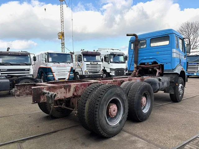 Mercedes-Benz SK 2527 6x4 (V6-ENGINE) FULL STEEL SUSPENSION CHASSIS (MANUAL GEARBOX / REDUCTION AXLES / FULL STEEL SUSPENSION / EURO 2) - Autocarro telaio: foto 3 Mercedes-Benz SK 2527 6x4 (V6-ENGINE) FULL STEEL SUSPENSION CHASSIS (MANUAL GEARBOX / REDUCTION AXLES / FULL STEEL SUSPENSION / EURO 2) - Autocarro telaio: foto 3