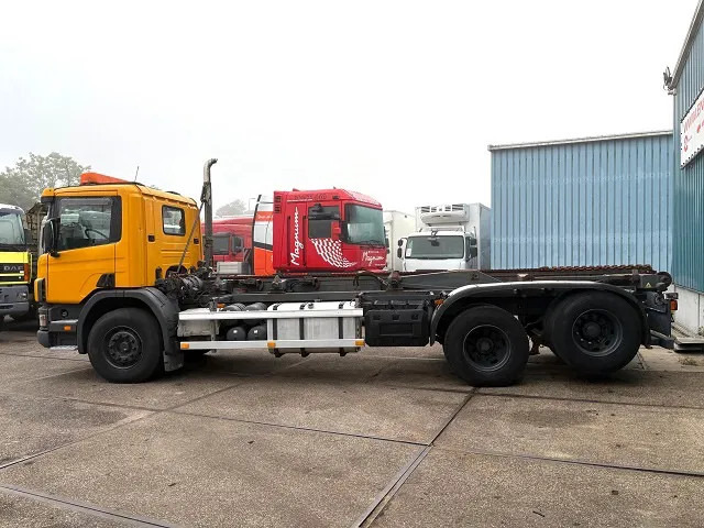 Scania P114-340 6x2 WITH MULTILIFT CONTAINERSYSTEM ONLY 80.500 KM!! ORIGINAL (10 TIRES / FULL STEEL SUSPENSION / 12 GEARS MANUAL GEARBO - Autocarro portacontainer/ Caisse interchangeable: foto 5 Scania P114-340 6x2 WITH MULTILIFT CONTAINERSYSTEM ONLY 80.500 KM!! ORIGINAL (10 TIRES / FULL STEEL SUSPENSION / 12 GEARS MANUAL GEARBO - Autocarro portacontainer/ Caisse interchangeable: foto 5