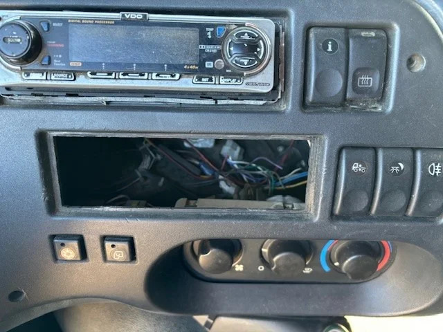 Trattore stradale DAF 95.380 XF SPACECAB (EURO 2 / ZF16 MANUAL GEARBOX / D.E.B. ENGINE BRAKE / AIRCONDITIONING): foto 9 Trattore stradale DAF 95.380 XF SPACECAB (EURO 2 / ZF16 MANUAL GEARBOX / D.E.B. ENGINE BRAKE / AIRCONDITIONING): foto 9