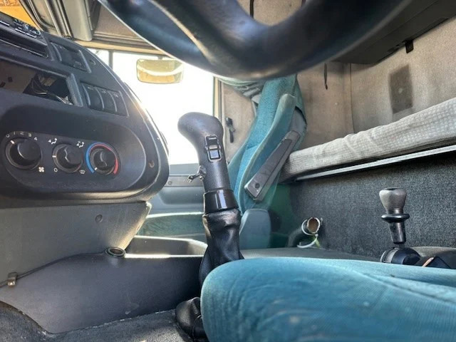 Trattore stradale DAF 95.380 XF SPACECAB (EURO 2 / ZF16 MANUAL GEARBOX / D.E.B. ENGINE BRAKE / AIRCONDITIONING): foto 8 Trattore stradale DAF 95.380 XF SPACECAB (EURO 2 / ZF16 MANUAL GEARBOX / D.E.B. ENGINE BRAKE / AIRCONDITIONING): foto 8