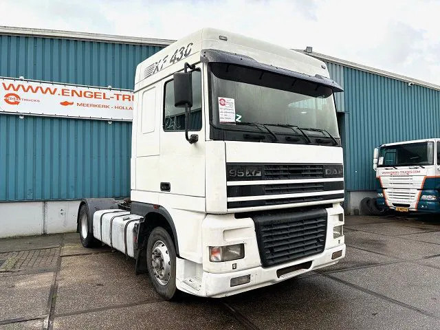 DAF 95.430 XF SPACECAB (EURO 3 / ZF16 MANUAL GEARBOX / ZF-INTARDER / AIRCONDITIONING) - Trattore stradale: foto 2 DAF 95.430 XF SPACECAB (EURO 3 / ZF16 MANUAL GEARBOX / ZF-INTARDER / AIRCONDITIONING) - Trattore stradale: foto 2