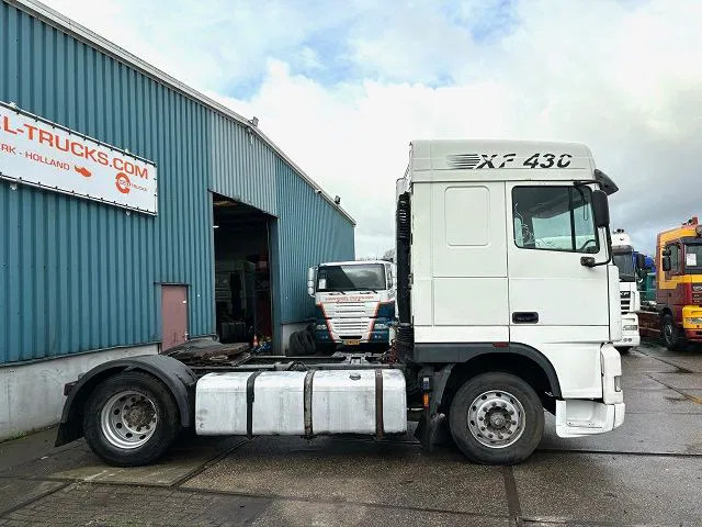 DAF 95.430 XF SPACECAB (EURO 3 / ZF16 MANUAL GEARBOX / ZF-INTARDER / AIRCONDITIONING) - Trattore stradale: foto 4 DAF 95.430 XF SPACECAB (EURO 3 / ZF16 MANUAL GEARBOX / ZF-INTARDER / AIRCONDITIONING) - Trattore stradale: foto 4