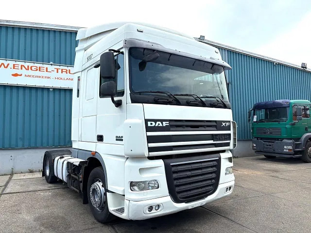 DAF XF 105.460 SPACECAB (ZF16 MANUAL GEARBOX / MX-BRAKE / 870+430 LITER TANK / FRIDGE / AIRCONDITIONING) - Trattore stradale: foto 2 DAF XF 105.460 SPACECAB (ZF16 MANUAL GEARBOX / MX-BRAKE / 870+430 LITER TANK / FRIDGE / AIRCONDITIONING) - Trattore stradale: foto 2