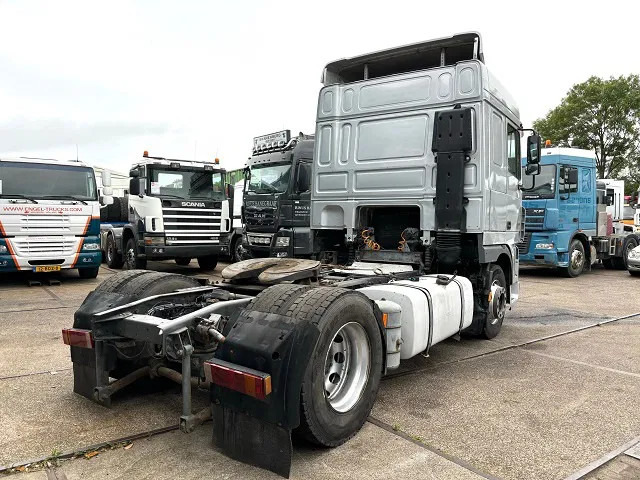 DAF XF 95.430 SPACECAB 4x2 (EURO 4 / ZF16 MANUAL GEARBOX / AIRCONDITIONING) - Trattore stradale: foto 3 DAF XF 95.430 SPACECAB 4x2 (EURO 4 / ZF16 MANUAL GEARBOX / AIRCONDITIONING) - Trattore stradale: foto 3