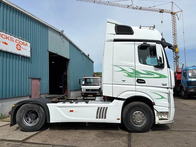 Mercedes-Benz Actros 1845 LS BIGSPACE (RETARDER / EURO 5 / TELLIGENT GEARBOX / FULL SPOILERSET / 2x DIESELTANK / AIRCONDITIONING) - Trattore stradale: foto 4 Mercedes-Benz Actros 1845 LS BIGSPACE (RETARDER / EURO 5 / TELLIGENT GEARBOX / FULL SPOILERSET / 2x DIESELTANK / AIRCONDITIONING) - Trattore stradale: foto 4