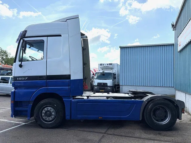 Mercedes-Benz Actros 1857 LS (MP1) MEGASPACE (EPS WITH CLUTCH (3-PEDALS) / RETARDER / REDUCTION AXLE / AIRCONDITIONING) - Trattore stradale: foto 5 Mercedes-Benz Actros 1857 LS (MP1) MEGASPACE (EPS WITH CLUTCH (3-PEDALS) / RETARDER / REDUCTION AXLE / AIRCONDITIONING) - Trattore stradale: foto 5