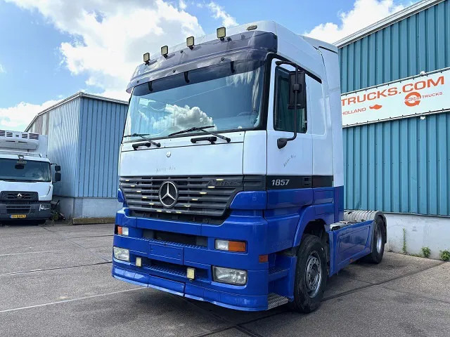 Mercedes-Benz Actros 1857 LS (MP1) MEGASPACE (EPS WITH CLUTCH (3-PEDALS) / RETARDER / REDUCTION AXLE / AIRCONDITIONING) - Trattore stradale: foto 1 Mercedes-Benz Actros 1857 LS (MP1) MEGASPACE (EPS WITH CLUTCH (3-PEDALS) / RETARDER / REDUCTION AXLE / AIRCONDITIONING) - Trattore stradale: foto 1