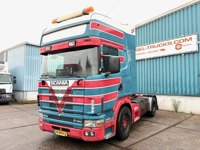 Scania R164-580 V8 TOPLINE COLLECTORS ITEM!! / APK 10-2026!! (12+2 MANUAL GEARBOX / RETARDER / AIRCONDITIONING / 2x TANK / ETC.) - Trattore stradale: foto 1 Scania R164-580 V8 TOPLINE COLLECTORS ITEM!! / APK 10-2026!! (12+2 MANUAL GEARBOX / RETARDER / AIRCONDITIONING / 2x TANK / ETC.) - Trattore stradale: foto 1