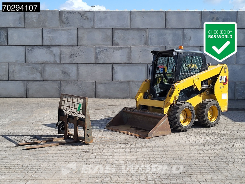 Caterpillar 226 D3 BUCKET + FORKS - Minipala: foto 1 Caterpillar 226 D3 BUCKET + FORKS - Minipala: foto 1