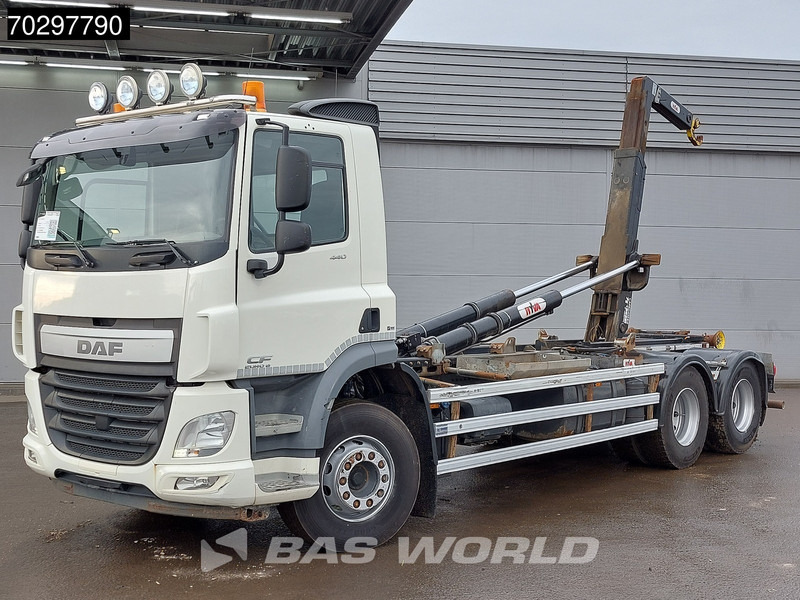 DAF CF 440 6X2 HYVA 22-60-S Hooklift Lift Axle Automatic ACC Euro 6 - Autocarro scarrabile: foto 1 DAF CF 440 6X2 HYVA 22-60-S Hooklift Lift Axle Automatic ACC Euro 6 - Autocarro scarrabile: foto 1