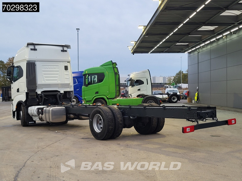 Iveco S-Way 420 4X2 NEW! Chassis, Automatic Standklima 2xTanks Euro 6 - Autocarro telaio: foto 2 Iveco S-Way 420 4X2 NEW! Chassis, Automatic Standklima 2xTanks Euro 6 - Autocarro telaio: foto 2