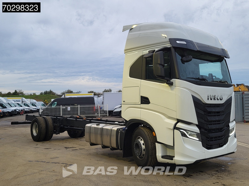 Iveco S-Way 420 4X2 NEW! Chassis, Automatic Standklima 2xTanks Euro 6 - Autocarro telaio: foto 3 Iveco S-Way 420 4X2 NEW! Chassis, Automatic Standklima 2xTanks Euro 6 - Autocarro telaio: foto 3