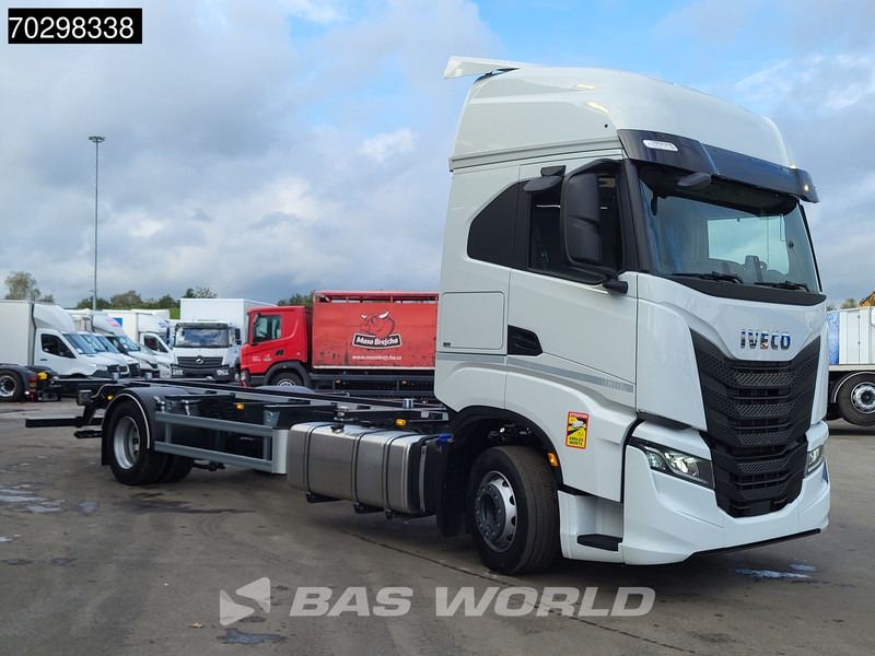 Iveco S-Way 460 4X2 NEW !! BDF Automatic Full air ACC Led Euro 6 - Autocarro portacontainer/ Caisse interchangeable: foto 3 Iveco S-Way 460 4X2 NEW !! BDF Automatic Full air ACC Led Euro 6 - Autocarro portacontainer/ Caisse interchangeable: foto 3