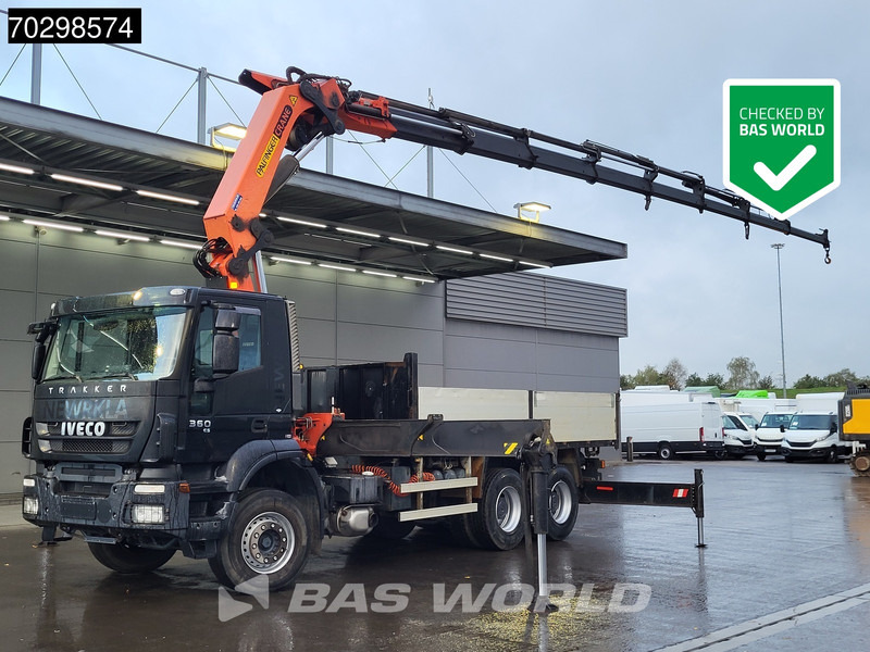 Autocarro con pianale/ Cassone fisso, Camion con gru Iveco Trakker 360 6X4 Palfinger PK44002 Crane 8x Extensions Full Steel Big-Axle Manual Euro 5: foto 1