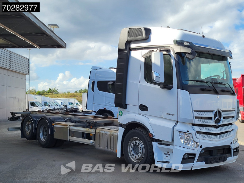 Mercedes-Benz Actros 2548 Actros 6X2 BROKEN ENGINE Lift-Axle Xenon Automatic Euro 6 - Autocarro portacontainer/ Caisse interchangeable: foto 3 Mercedes-Benz Actros 2548 Actros 6X2 BROKEN ENGINE Lift-Axle Xenon Automatic Euro 6 - Autocarro portacontainer/ Caisse interchangeable: foto 3