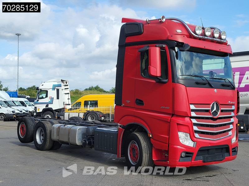 Mercedes-Benz Actros 2548 Actros 6X2 BigSpace Retarder PTO Liftachse Xenon ACC Navi Euro 6 - Autocarro telaio: foto 3 Mercedes-Benz Actros 2548 Actros 6X2 BigSpace Retarder PTO Liftachse Xenon ACC Navi Euro 6 - Autocarro telaio: foto 3