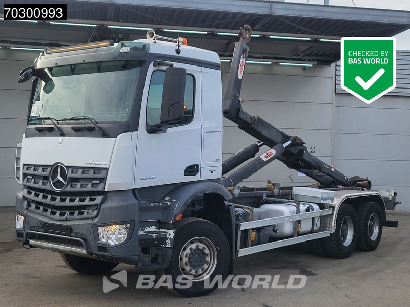 Mercedes-Benz Arocs 3342 6X4 HYVA 26-62-S Hooklift Big-Axle Automatic Euro 6 - Autocarro scarrabile: foto 1 Mercedes-Benz Arocs 3342 6X4 HYVA 26-62-S Hooklift Big-Axle Automatic Euro 6 - Autocarro scarrabile: foto 1
