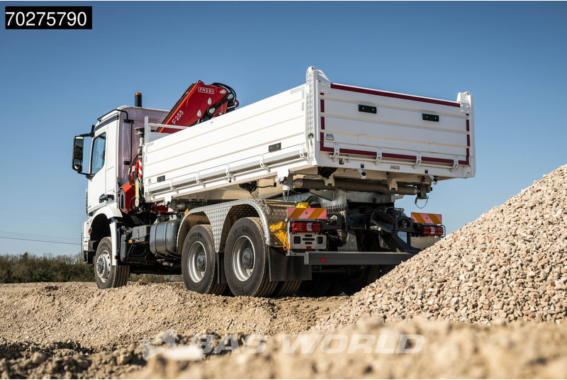 Mercedes-Benz Arocs 3348 6X6 Full Steel Retarder Fassi 25T/M Crane Kran Euro 6 - Autocarro ribaltabile, Camion con gru: foto 5 Mercedes-Benz Arocs 3348 6X6 Full Steel Retarder Fassi 25T/M Crane Kran Euro 6 - Autocarro ribaltabile, Camion con gru: foto 5