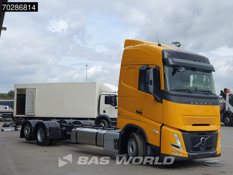 Volvo FH 460 6X2 NEW chassis! Full air Suspension Lift-Axle Navi ACC LED Euro 6 - Autocarro telaio: foto 3 Volvo FH 460 6X2 NEW chassis! Full air Suspension Lift-Axle Navi ACC LED Euro 6 - Autocarro telaio: foto 3
