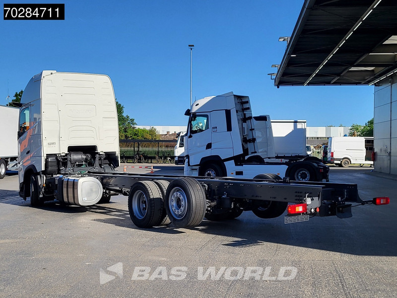 Volvo FH 62 R AERO 6X2 NEW Horsetruck chassis Lift+Lenkachse Dynamic Steering Mirror cam Euro 6 - Autocarro telaio: foto 2 Volvo FH 62 R AERO 6X2 NEW Horsetruck chassis Lift+Lenkachse Dynamic Steering Mirror cam Euro 6 - Autocarro telaio: foto 2