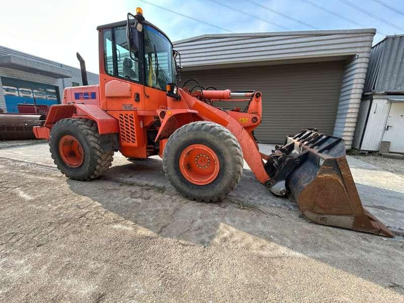Hitachi W130A - Pala gommata: foto 2 Hitachi W130A - Pala gommata: foto 2